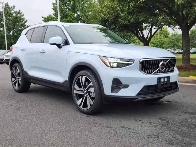 2025 Volvo XC40 Ultra Bright Theme