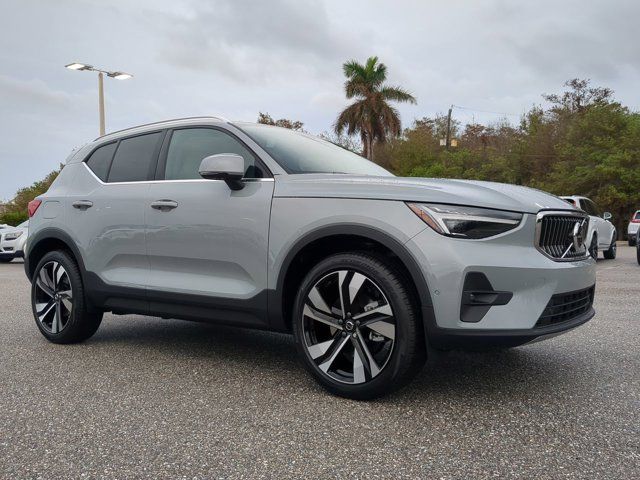 2025 Volvo XC40 Ultra Bright Theme