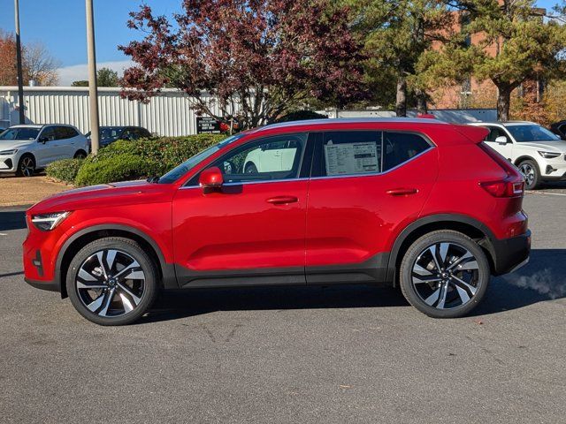 2025 Volvo XC40 Ultra Bright Theme