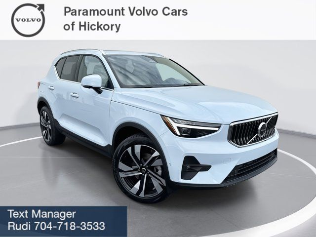 2025 Volvo XC40 Ultra Bright Theme