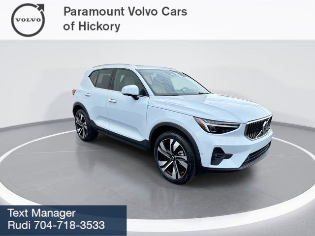 2025 Volvo XC40 Ultra Bright Theme