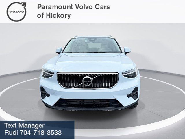 2025 Volvo XC40 Ultra Bright Theme