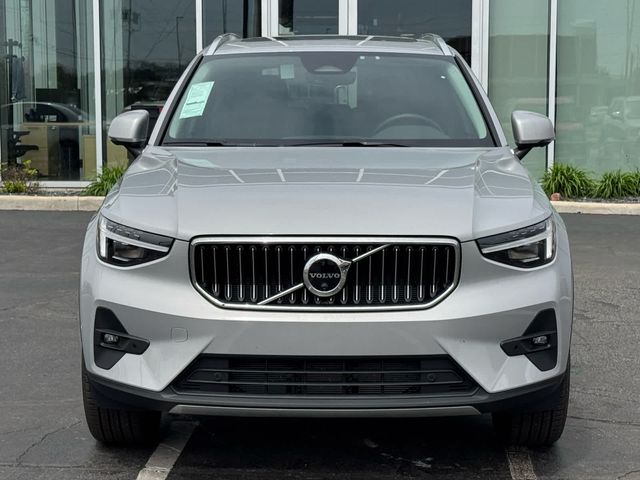 2025 Volvo XC40 Ultra Bright Theme