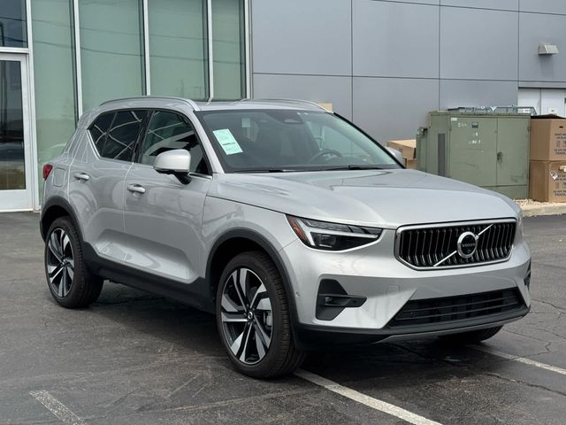 2025 Volvo XC40 Ultra Bright Theme