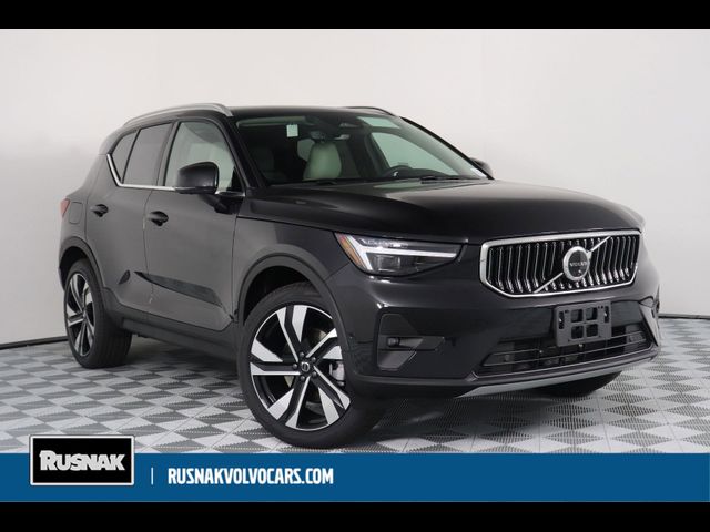 2025 Volvo XC40 Ultra Bright Theme