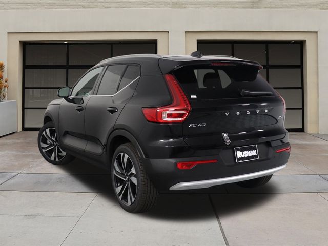 2025 Volvo XC40 Ultra Bright Theme