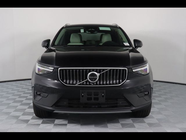 2025 Volvo XC40 Ultra Bright Theme