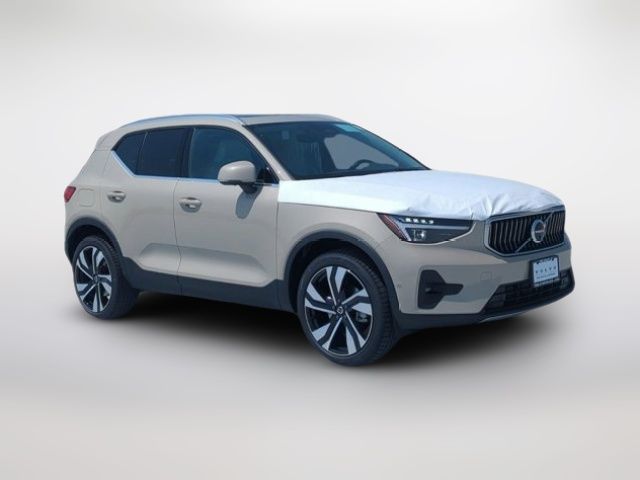 2025 Volvo XC40 Ultra Bright Theme