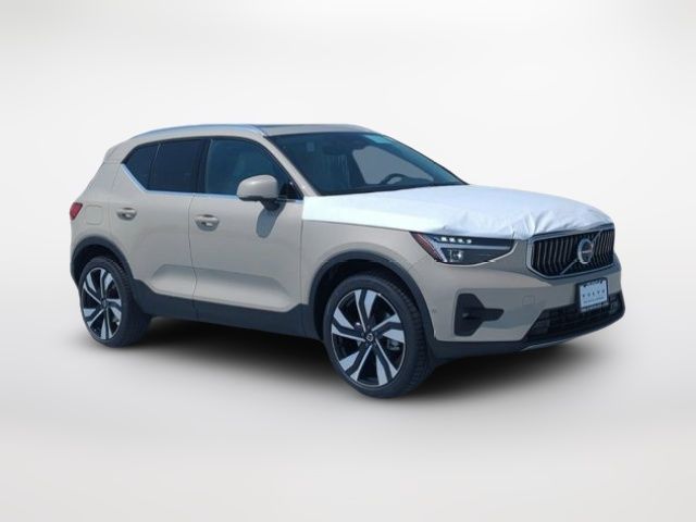 2025 Volvo XC40 Ultra Bright Theme