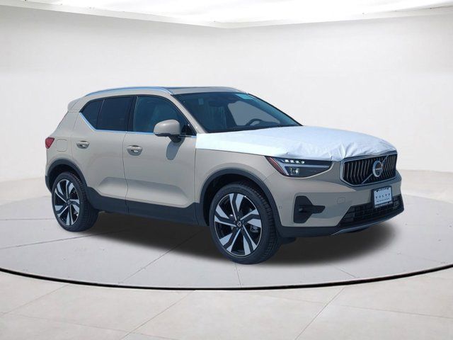 2025 Volvo XC40 Ultra Bright Theme