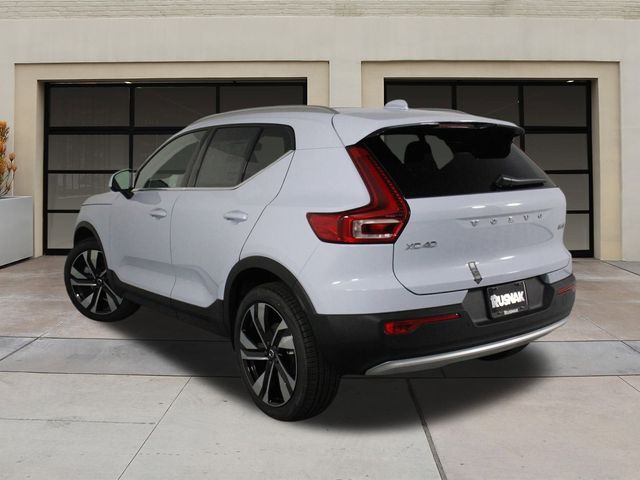 2025 Volvo XC40 Ultra Bright Theme