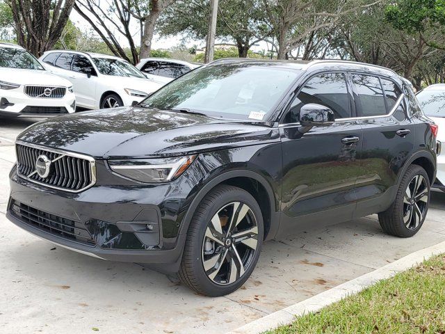 2025 Volvo XC40 Ultra Bright Theme