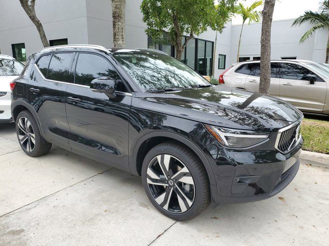 2025 Volvo XC40 Ultra Bright Theme