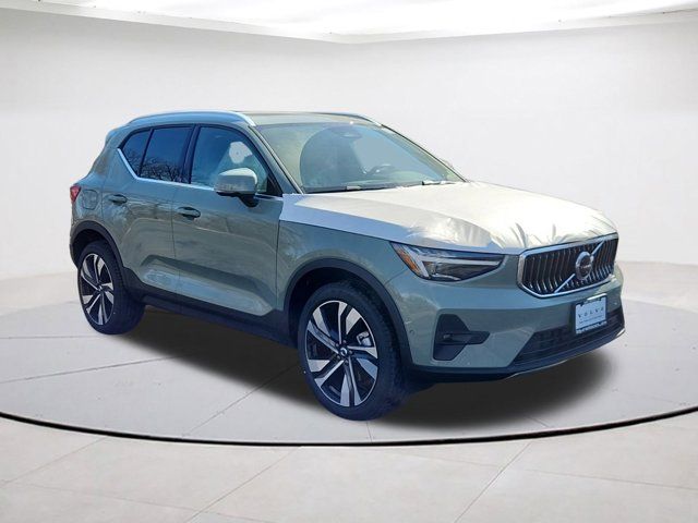 2025 Volvo XC40 Ultra Bright Theme