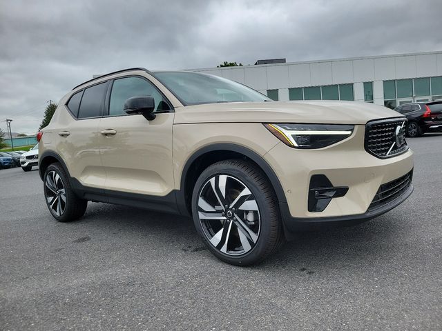 2025 Volvo XC40 Ultra Dark Theme