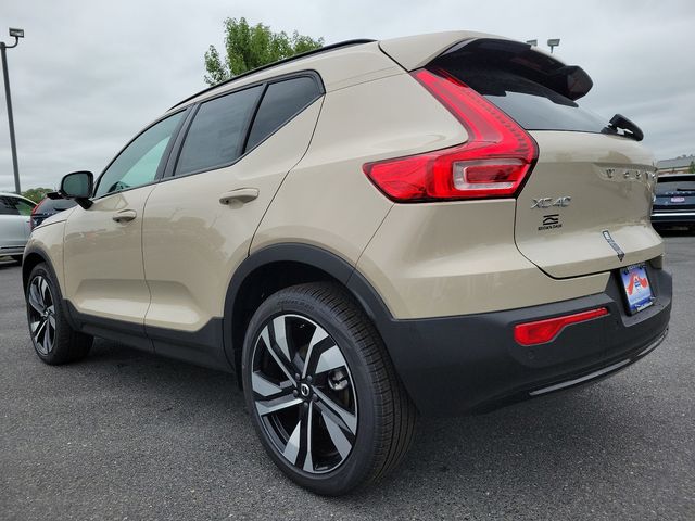 2025 Volvo XC40 Ultra Dark Theme