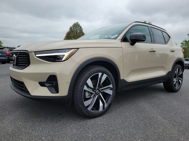 2025 Volvo XC40 Ultra Dark Theme