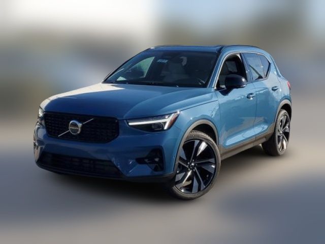 2025 Volvo XC40 Ultra Dark Theme