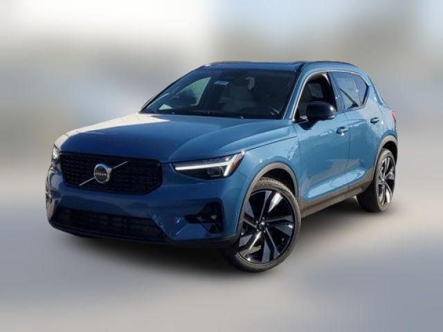 2025 Volvo XC40 Ultra Dark Theme