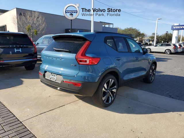 2025 Volvo XC40 Ultra Dark Theme