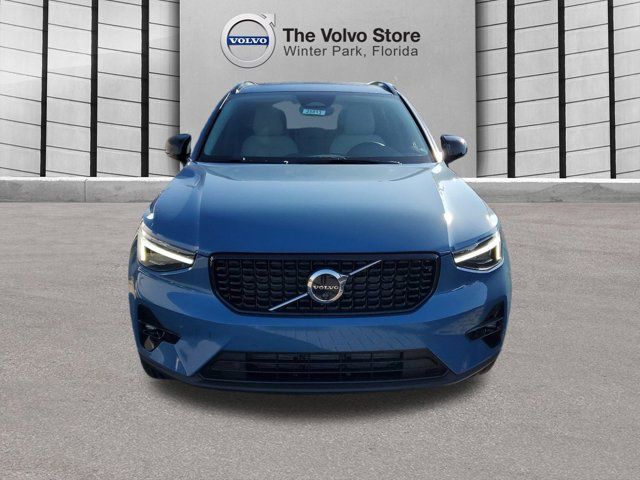 2025 Volvo XC40 Ultra Dark Theme