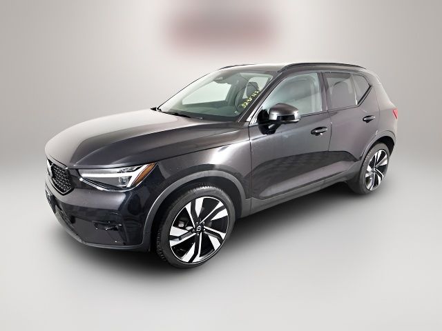 2025 Volvo XC40 Ultra Dark Theme