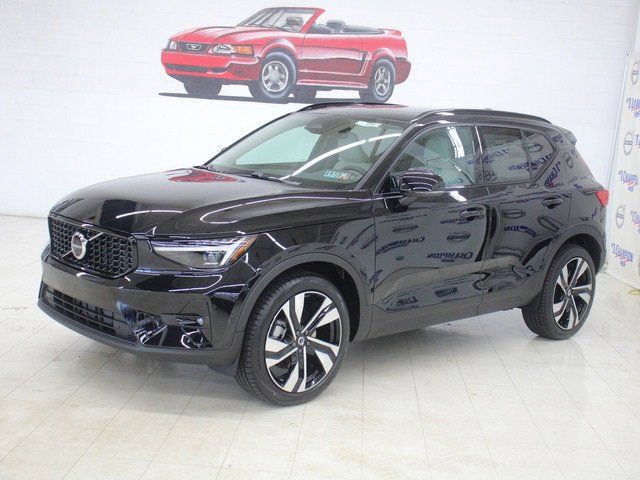 2025 Volvo XC40 Ultra Dark Theme