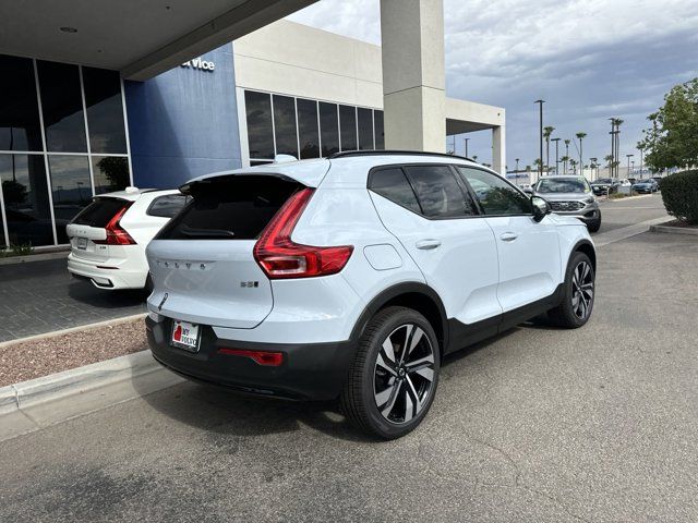 2025 Volvo XC40 Ultra Dark Theme