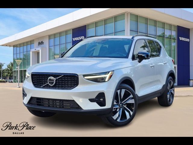 2025 Volvo XC40 Ultra Dark Theme