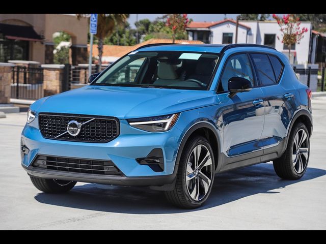 2025 Volvo XC40 Ultra Dark Theme