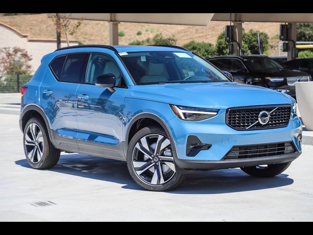 2025 Volvo XC40 Ultra Dark Theme