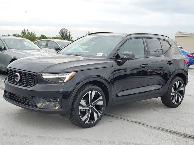 2025 Volvo XC40 Ultra Dark Theme