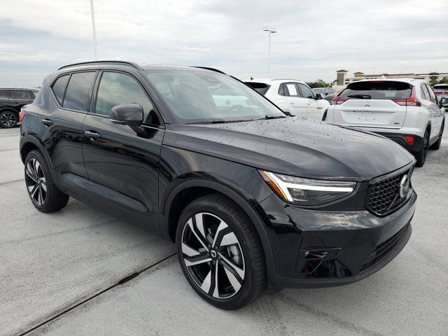 2025 Volvo XC40 Ultra Dark Theme