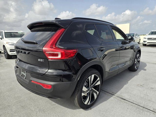 2025 Volvo XC40 Ultra Dark Theme