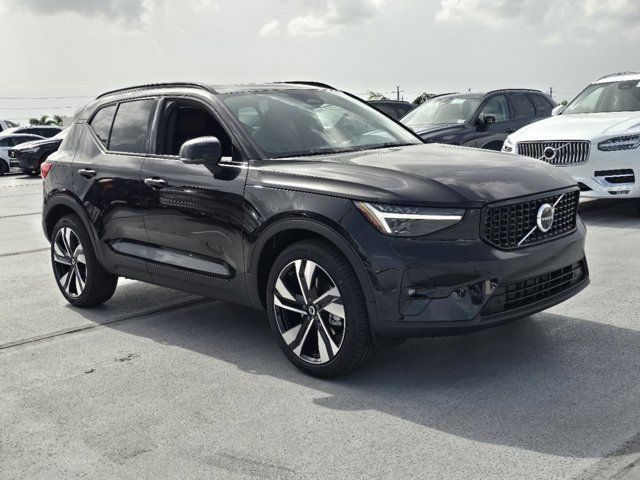 2025 Volvo XC40 Ultra Dark Theme