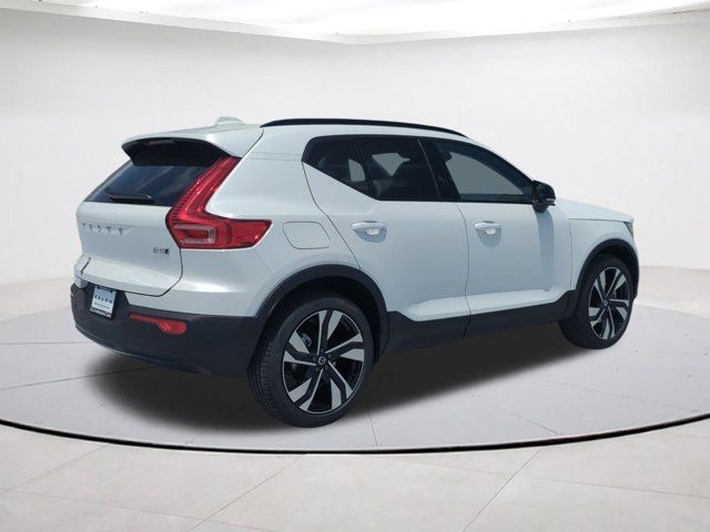 2025 Volvo XC40 Ultra Dark Theme