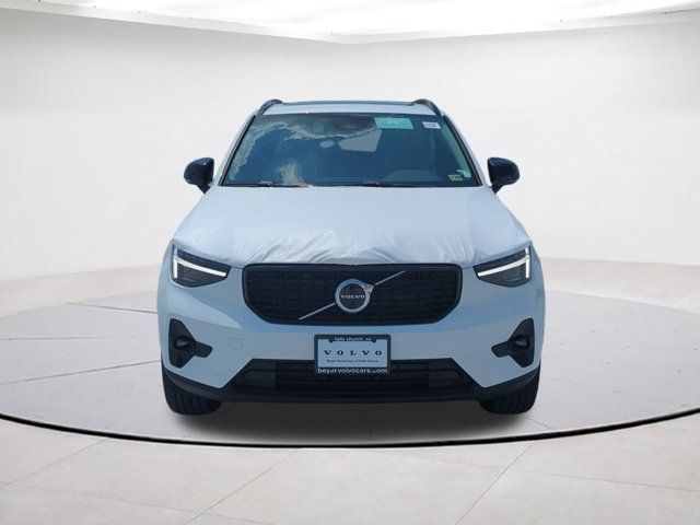 2025 Volvo XC40 Ultra Dark Theme