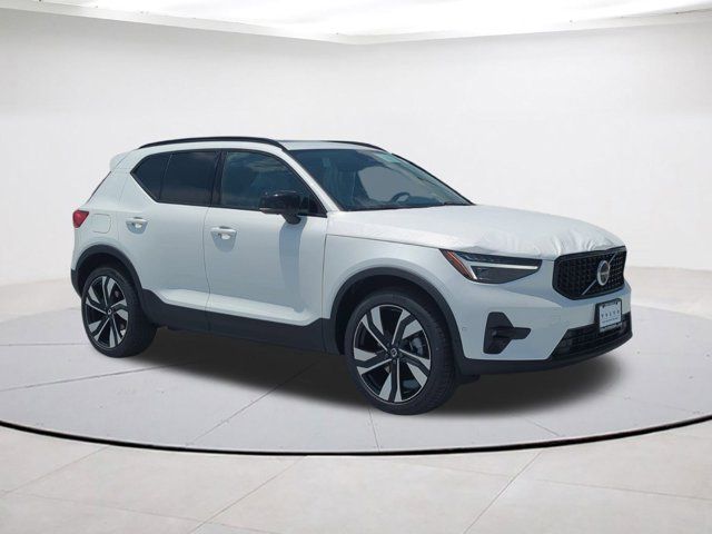 2025 Volvo XC40 Ultra Dark Theme