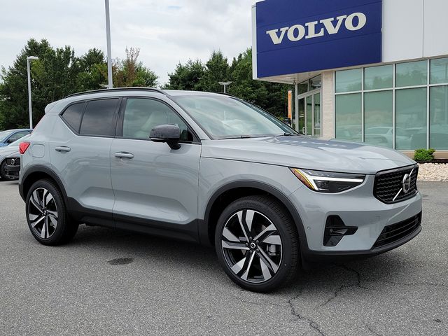 2025 Volvo XC40 Ultra Dark Theme