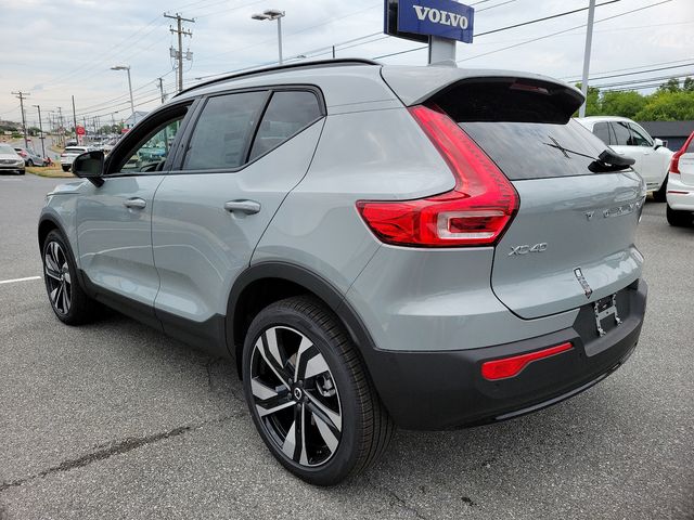 2025 Volvo XC40 Ultra Dark Theme