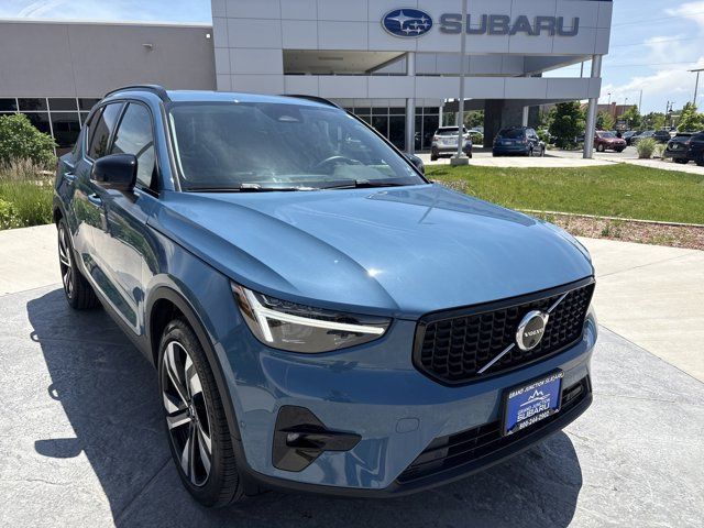 2025 Volvo XC40 Ultra Dark Theme