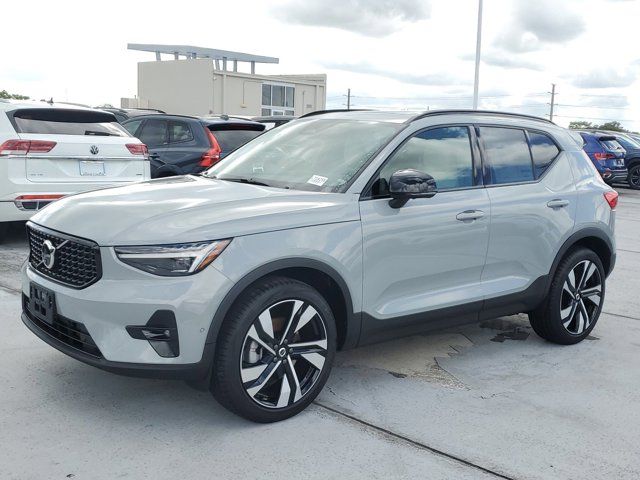 2025 Volvo XC40 Ultra Dark Theme