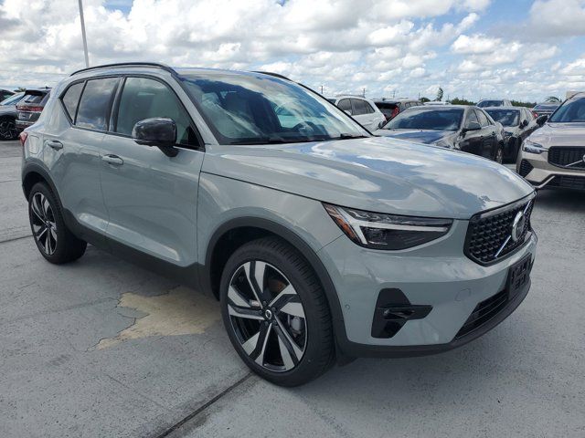 2025 Volvo XC40 Ultra Dark Theme