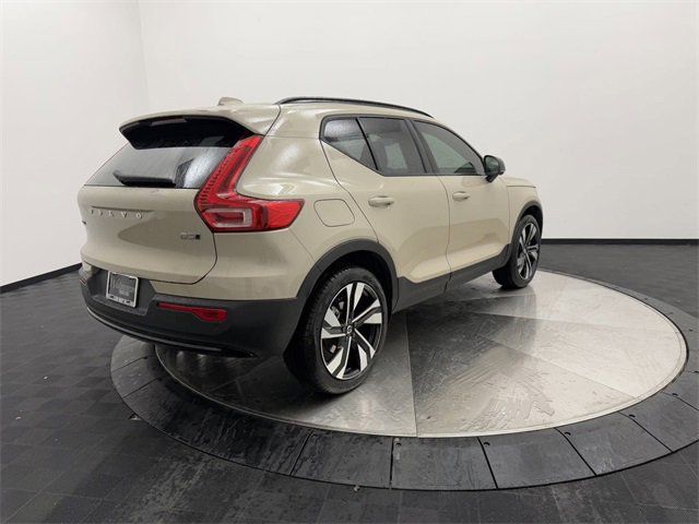 2025 Volvo XC40 Ultra Dark Theme