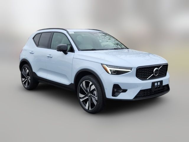 2025 Volvo XC40 Ultra Dark Theme