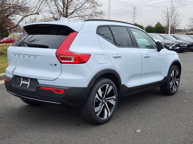 2025 Volvo XC40 Ultra Dark Theme