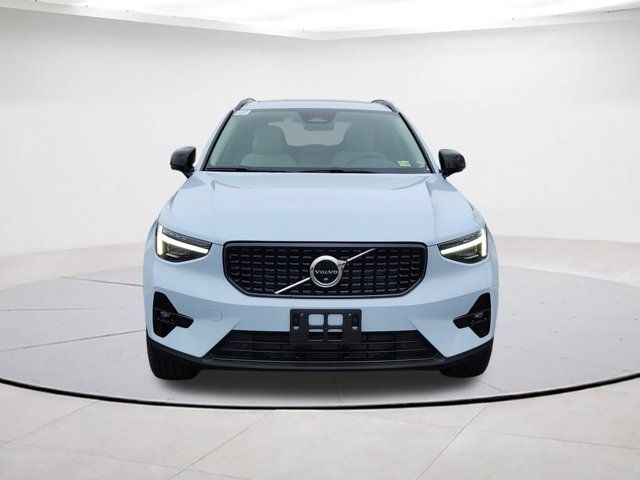 2025 Volvo XC40 Ultra Dark Theme