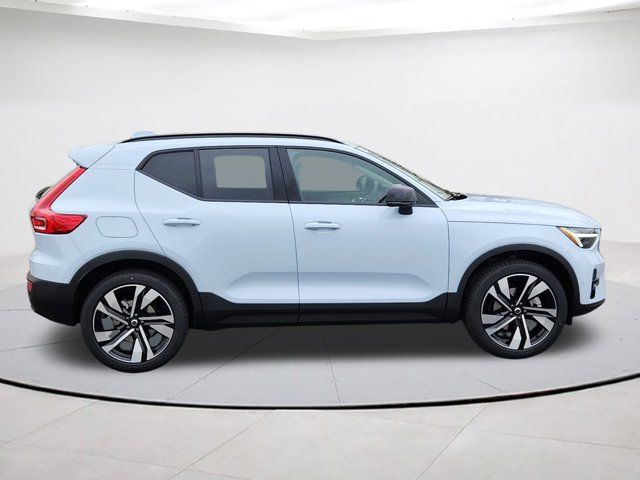 2025 Volvo XC40 Ultra Dark Theme