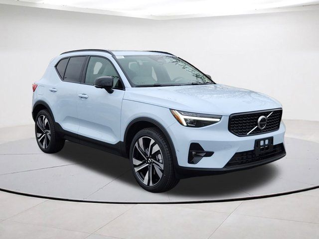 2025 Volvo XC40 Ultra Dark Theme