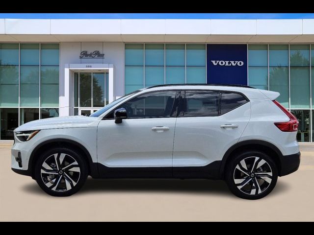 2025 Volvo XC40 Ultra Dark Theme